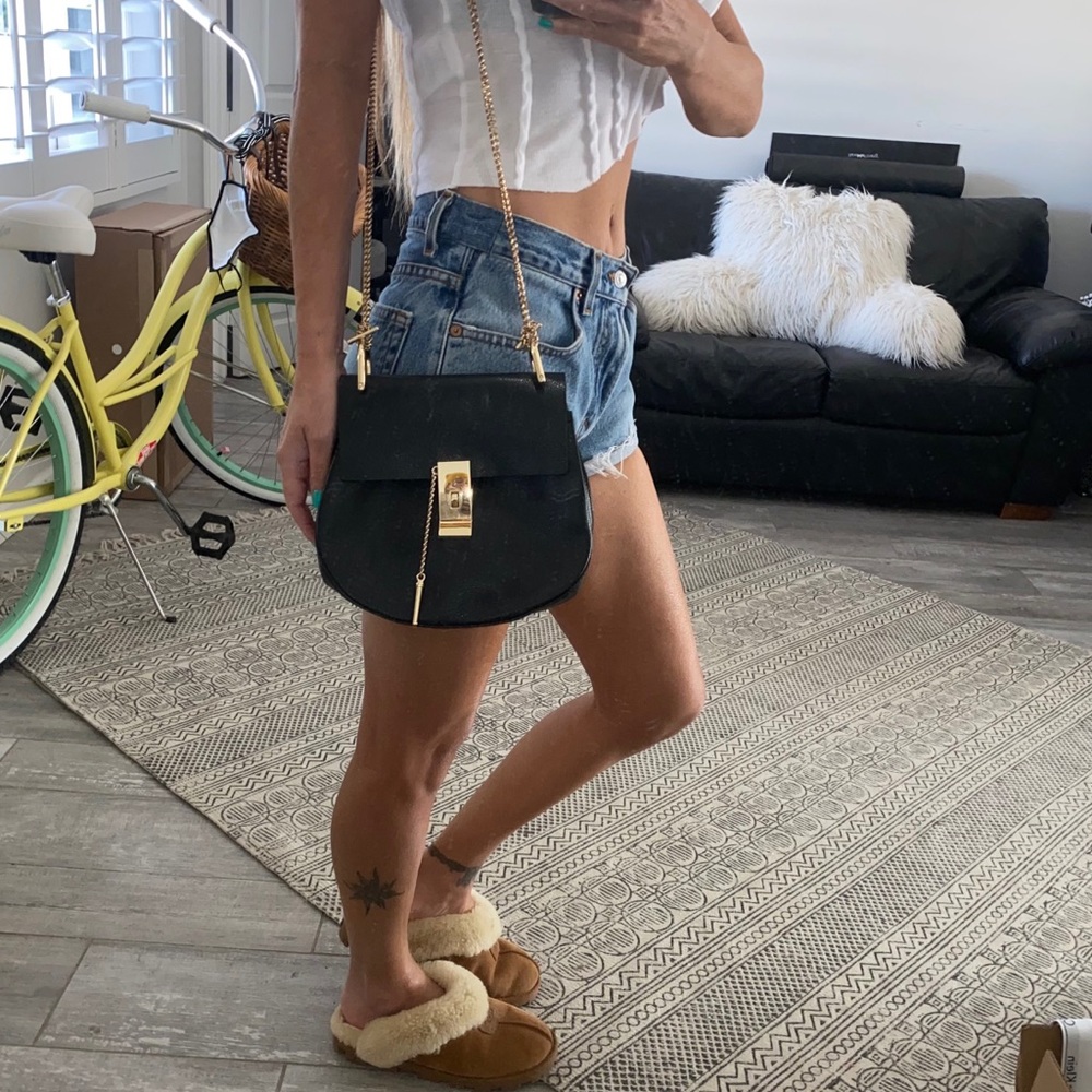 Cute low slung purse🖤🖤